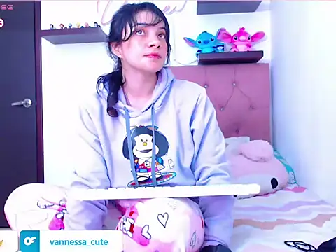 Snapshot of Vannessa__Shy chatting on October 23, 1:22 am Vannessa Shy online show from October 23, 1:22 am
