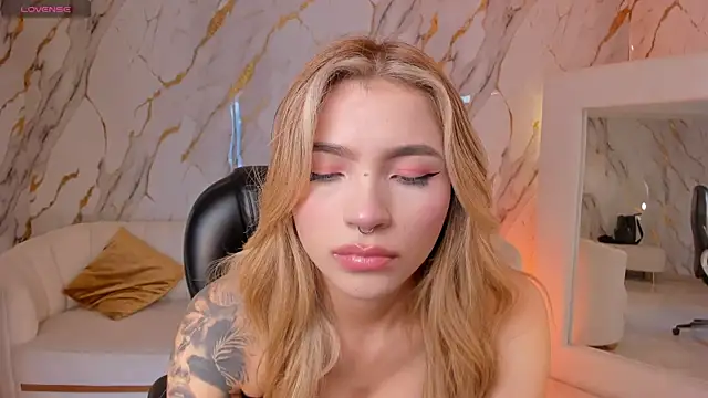 LexieWayne online show from March 30, 6:40 pm