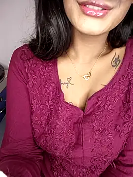 Snapshot of queenniharikaa chatting on September 10, 9:20 am queenniharikaa online show from September 10, 9:20 am