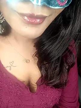 Snapshot of queenniharikaa chatting on September 16, 3:58 am queenniharikaa online show from September 16, 3:58 am