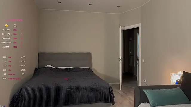 mo1ly online show from November 7, 2:22 pm