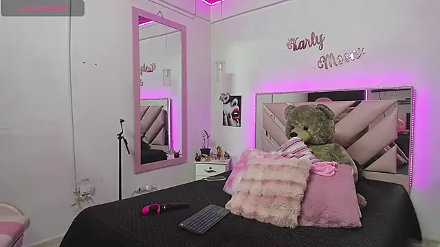 Snapshot of Karly_moon chatting on September 13, 12:18 am Karly moon online show from September 13, 12:18 am