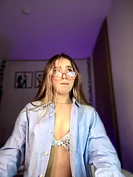 Snapshot of ShelbyHagen chatting on September 18, 12:20 am ShelbyHagen online show from September 18, 12:20 am