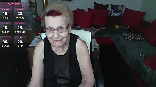 HeisseomaOriginal online show from October 5, 7:24 am