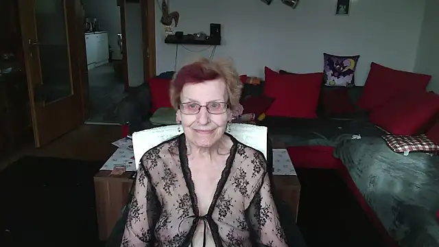 HeisseomaOriginal online show from April 10, 7:25 am