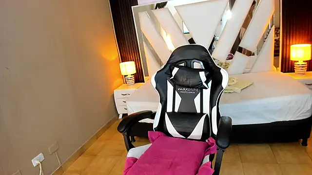 Linda4Petite online show from January 13, 6:56 pm