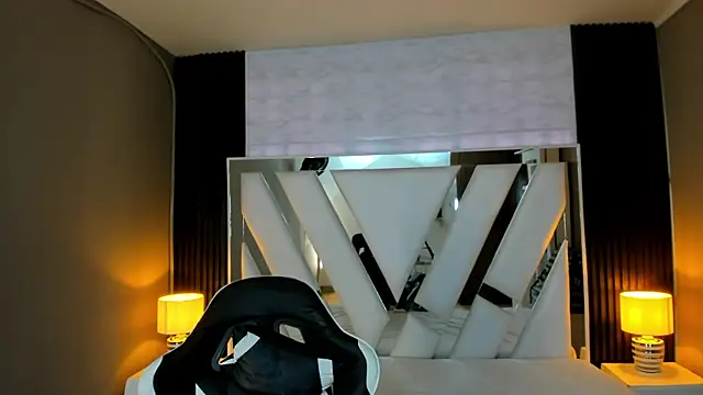 Linda4Petite online show from February 15, 1:32 pm