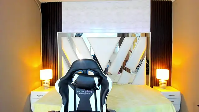 Linda4Petite online show from November 28, 6:55 pm