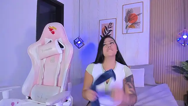 CameronCollins  online show from January 13, 8:02 pm