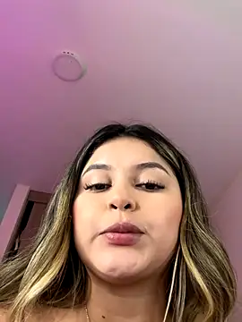 lunablossom  online show from November 11, 10:18 pm