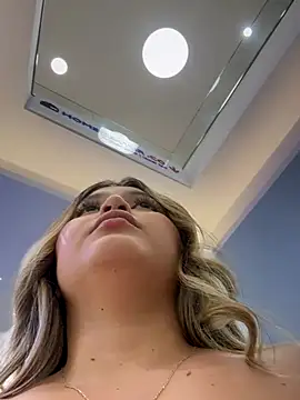 lunablossom  online show from September 21, 10:52 pm