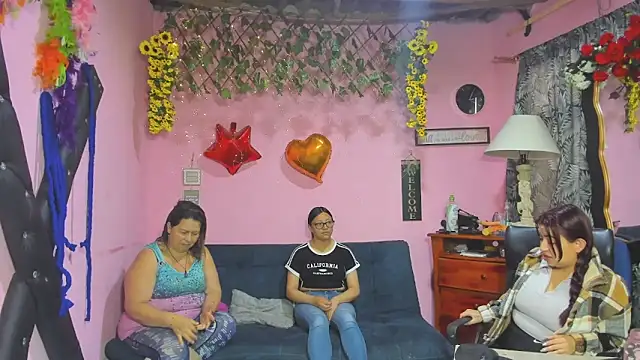lesbiancuple online show from March 30, 11:54 am