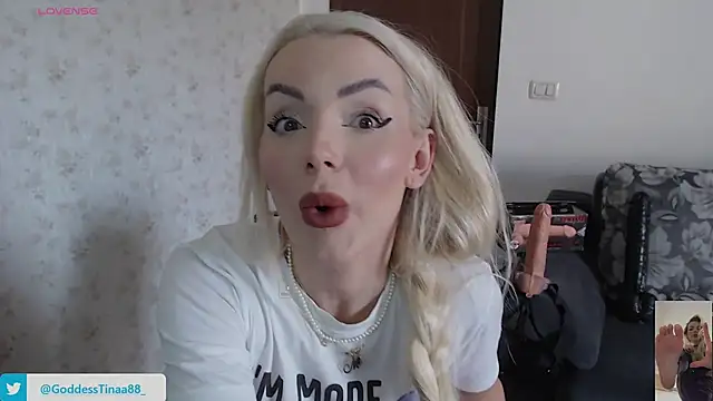 Snapshot of Goddess_Tina chatting on October 28, 7:25 am Goddess Tina online show from October 28, 7:25 am