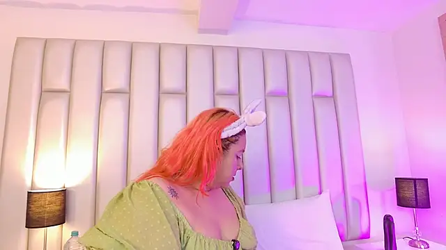 aandreaperez online show from December 4, 12:18 pm