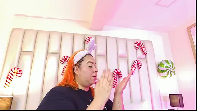 aandreaperez online show from December 18, 11:59 am