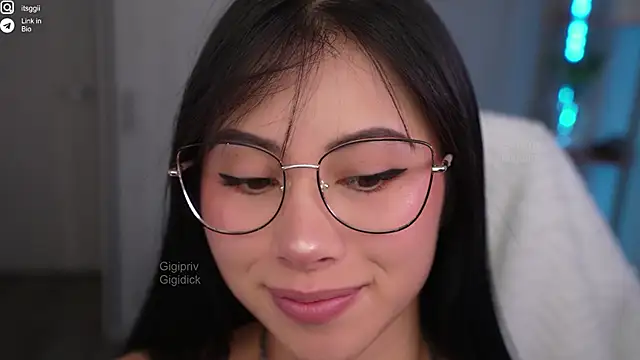 Snapshot of Gigi_ohlala chatting on October 7, 12:53 pm Gigi ohlala online show from October 7, 12:53 pm