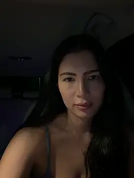 clairewntr online show from April 8, 8:22 pm