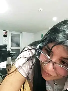 aisha latina online show from April 1, 2:47 pm