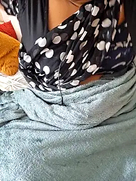 Snapshot of Telugu_girl143 chatting on October 22, 8:08 am Telugu girl143 online show from October 22, 8:08 am