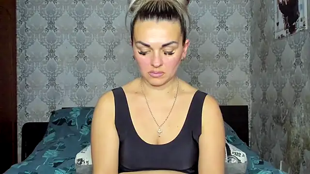 NicoletMoore online show from December 17, 8:35 pm