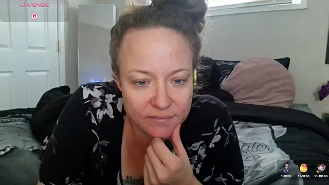 julimonroe online show from October 19, 4:09 pm