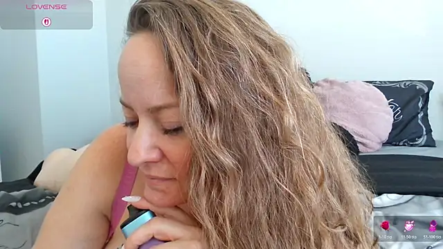 julimonroe online show from January 18, 7:43 pm