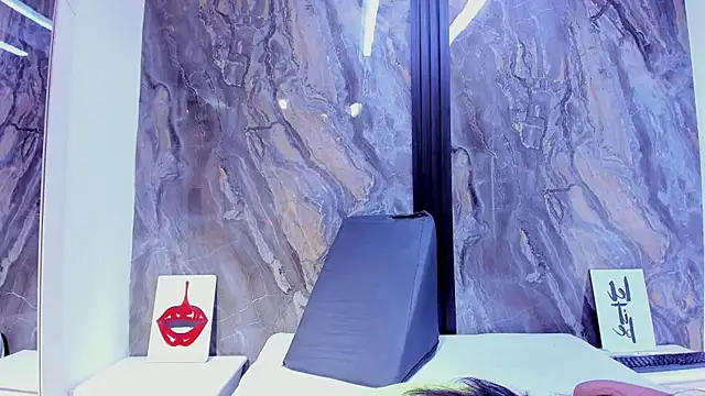 HellenJohansson online show from December 4, 3:31 am