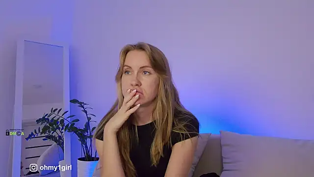 Fallinlove1 online show from December 1, 3:26 pm