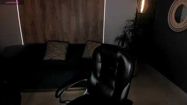 MadelineFox online show from December 18, 8:08 am