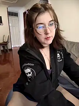 Snapshot of HunnyyLove chatting on October 6, 4:34 pm HunnyyLove online show from October 6, 4:34 pm