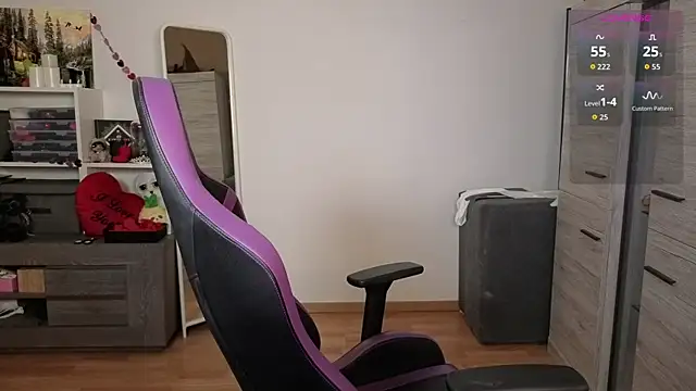 TinniAngel online show from February 12, 6:09 pm