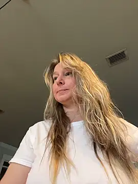 Vivian MayXxX online show from March 27, 5:02 pm