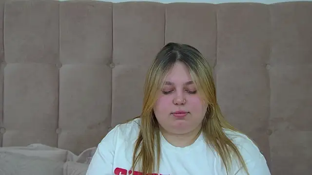 LillianKim online show from March 22, 6:41 am