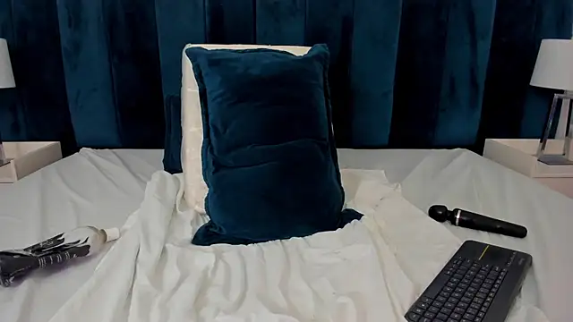 Snapshot of marianaaguii chatting on October 11, 4:53 pm marianaaguii online show from October 11, 4:53 pm