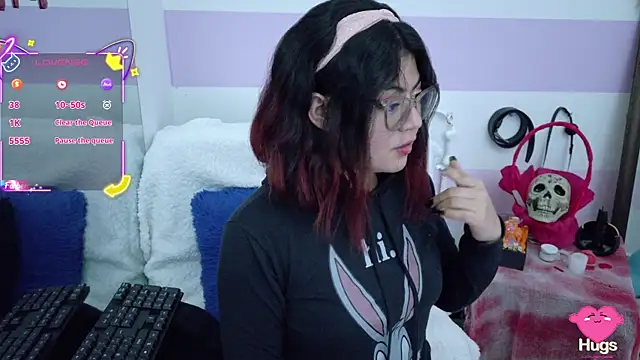 Catwhite  online show from October 27, 8:03 pm