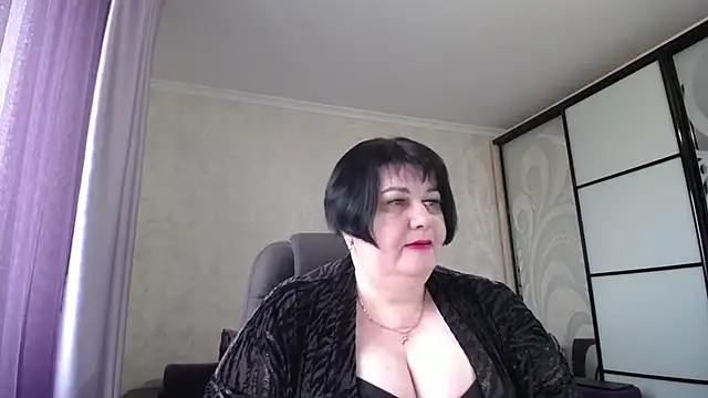 Snapshot of JuicyLady_Di chatting on December 2, 9:21 am JuicyLady Di online show from December 2, 9:21 am
