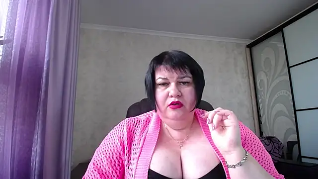 Snapshot of JuicyLady_Di chatting on October 13, 10:51 am JuicyLady Di online show from October 13, 10:51 am