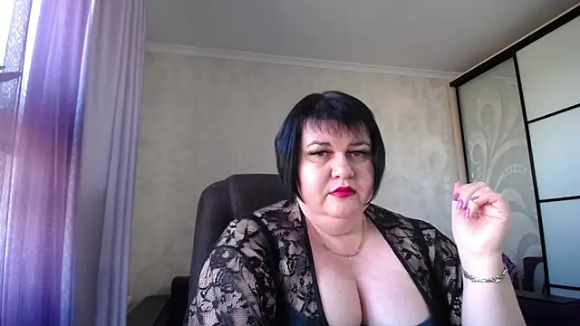 Snapshot of JuicyLady_Di chatting on October 12, 10:50 am JuicyLady Di online show from October 12, 10:50 am