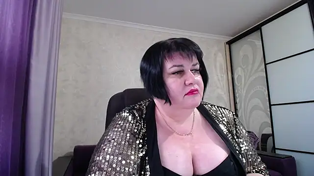 Snapshot of JuicyLady_Di chatting on October 19, 1:24 pm JuicyLady Di online show from October 19, 1:24 pm