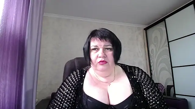 Snapshot of JuicyLady_Di chatting on October 1, 5:01 am JuicyLady Di online show from October 1, 5:01 am