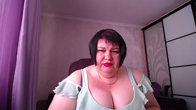 Snapshot of JuicyLady_Di chatting on September 17, 5:49 am JuicyLady Di online show from September 17, 5:49 am