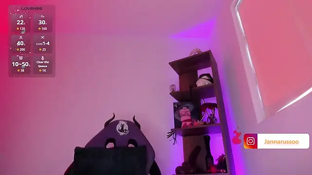 EmmaRusso online show from April 8, 9:17 pm