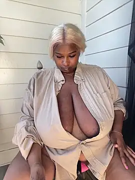 BigFineSelena online show from September 28, 4:45 pm