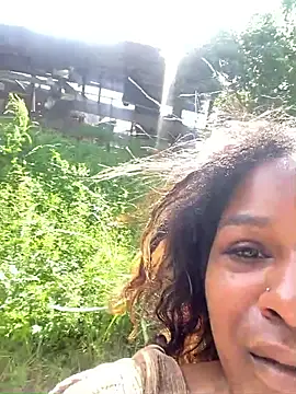 BigFineSelena online show from April 12, 3:15 pm