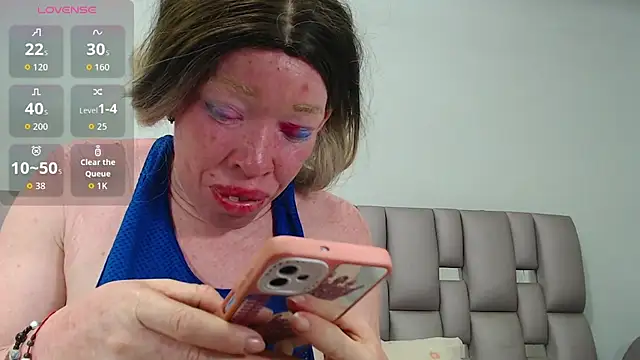 Kittywhiteass online show from September 14, 8:45 am