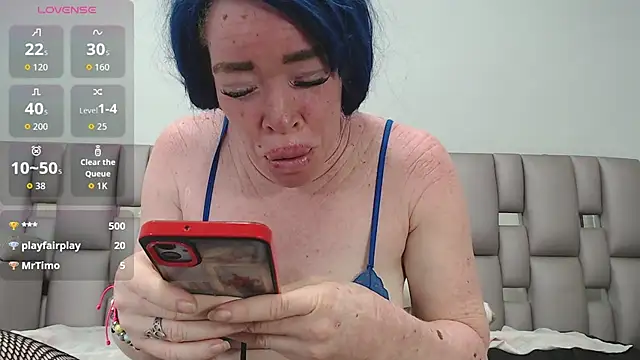 Kittywhiteass online show from January 11, 9:58 am