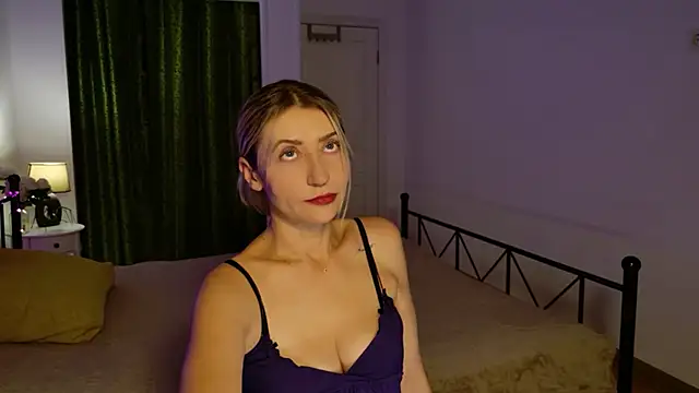 ZoeGrant online show from November 26, 8:54 pm