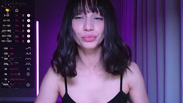 Snapshot of Alice_Wonders chatting on October 9, 10:03 pm Alice Wonders online show from October 9, 10:03 pm