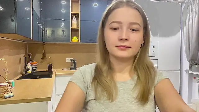 CharmingSarah online show from September 16, 3:53 pm