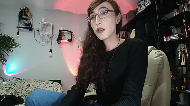 Snapshot of NicoleCortez chatting on October 31, 6:39 am NicoleCortez online show from October 31, 6:39 am